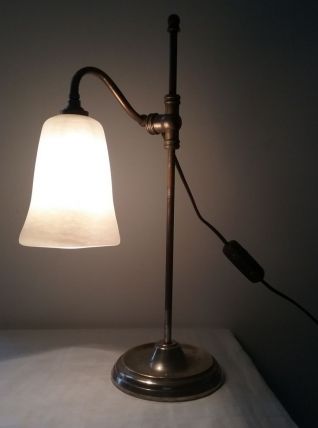 LAMPE SUR PIED ARTICULEE AVEC ABAT JOUR EN OPALINE