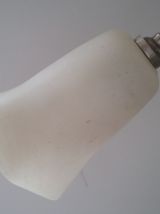 LAMPE SUR PIED ARTICULEE AVEC ABAT JOUR EN OPALINE