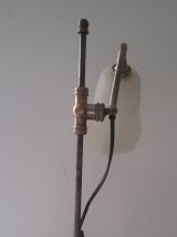 LAMPE SUR PIED ARTICULEE AVEC ABAT JOUR EN OPALINE