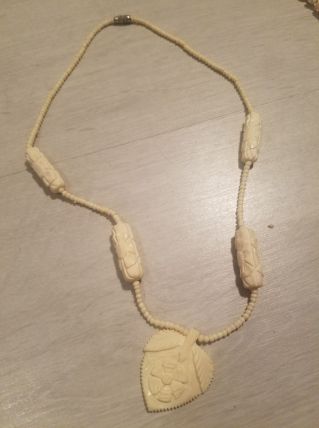 Collier ivoire