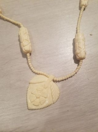 Collier ivoire