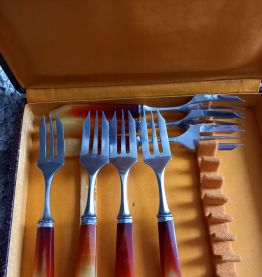Fourchettes à dessert. 