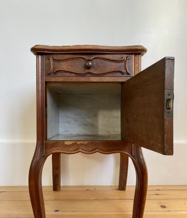 Table de chevet Louis XV marbré