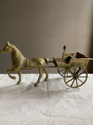 Cheval et charrette en laiton 