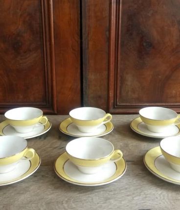 6 tasses à café et leurs soucoupes en céramique (
