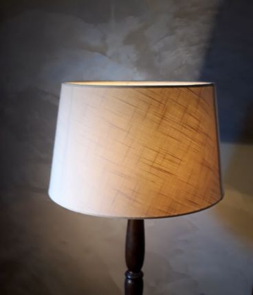grande lampe pied tourné chene teinté ébène 1970  abat jour 