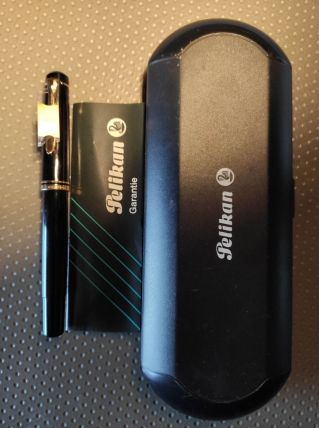 stylo pelikan Souveran noir et plaqué or en tbe