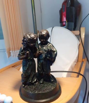 Belle lampe tulipe-avec personnages en résine  H10cm + chiot