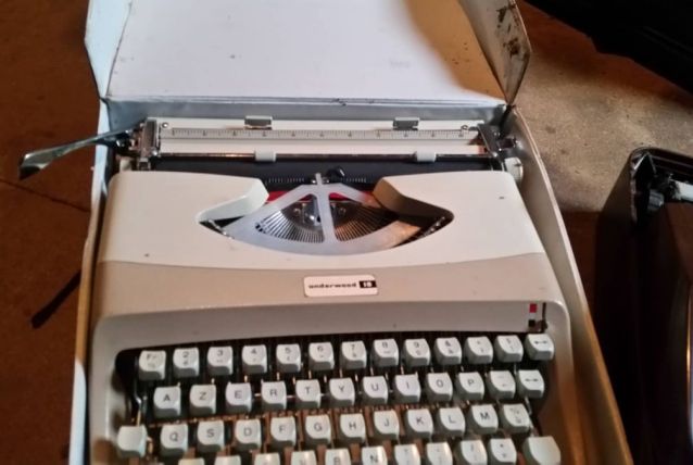 MACHNES A ECRIRE 1975