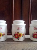 Jolie série de 5 pots à épices en opaline