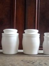 Jolie série de 5 pots à épices en opaline