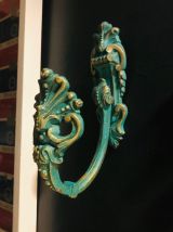 Lot de 2 embrases/patères en bronze, patinées 