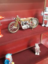  Etagere metal string( tomado) 1950 a 1960  or et rouge   fo
