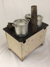 jouet ancien : fourneau de poupée en tôle