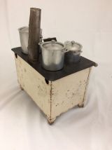 jouet ancien : fourneau de poupée en tôle