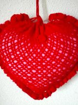 Coussin cœur rouge en crochet - Années 70