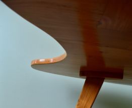 Table basse en bois avec motifs chevron