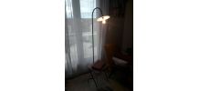 Lampe de lecture annee 60 restauree avec plateau en noyer