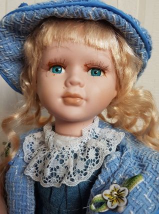 Ancienne poupée porcelaine 32 cm