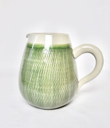 Pichet en céramique texturé vert