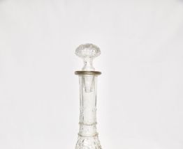  Carafe en verre moulé