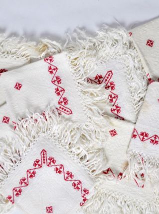 12 serviettes brodées frangées