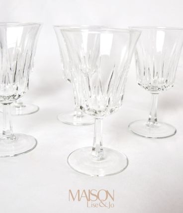   6 verres à pied 