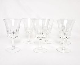   6 verres à pied 