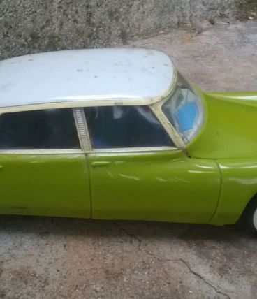 Voiture DS GéGé