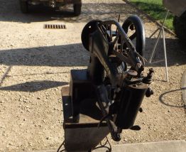MACHINE A COUDRE SIN GER COL DE CYGNE ANCIENNE  FONCTIONNE