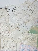 Gros lot de napperons et dentelles