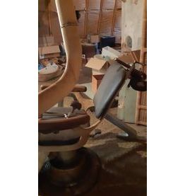 Fauteuil dentiste ancien avec le portique