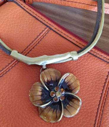 Collier avec émaux