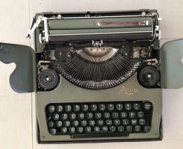 Machine à écrire portable vintage Rooy