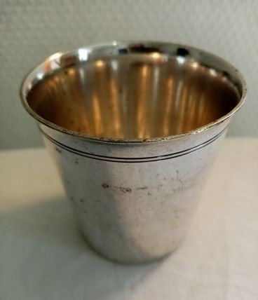 Timbale en métal argenté de la Maison Cailar-Bayard