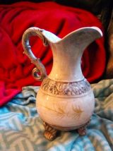 Vase retro romantique fleurs relief
