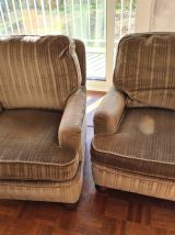 Paire de fauteuils club velours vert
