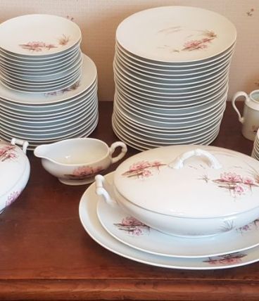 Service porcelaine THARAUD, collection Nénuphar (99 pièces)