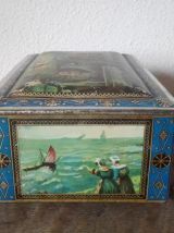Ancienne boite à biscuits en tôle lithographiée avec miroir