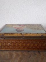Ancienne boite à biscuits en tôle lithographiée