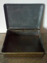 Ancienne boite à biscuits en tôle lithographiée