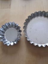 lot 28  de petits moules pâtisseries  en métal 