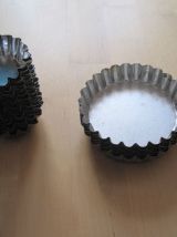 lot 28  de petits moules pâtisseries  en métal 