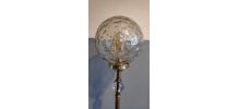 lampadaire pied laiton et globe en verre texturé