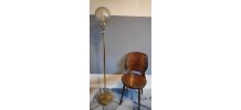 lampadaire pied laiton et globe en verre texturé