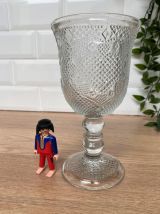 Calice en verre moulé