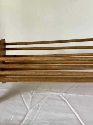 Lit poupée ancien en bois