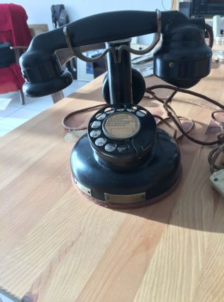 Ancien et classique téléphone PTT 24 art déco