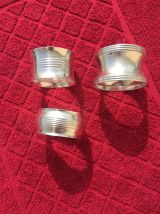 3 Ronds de serviettes en métal argenté 