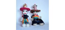 Lot de deux poupées traditionnelles mexicaines en laine. 